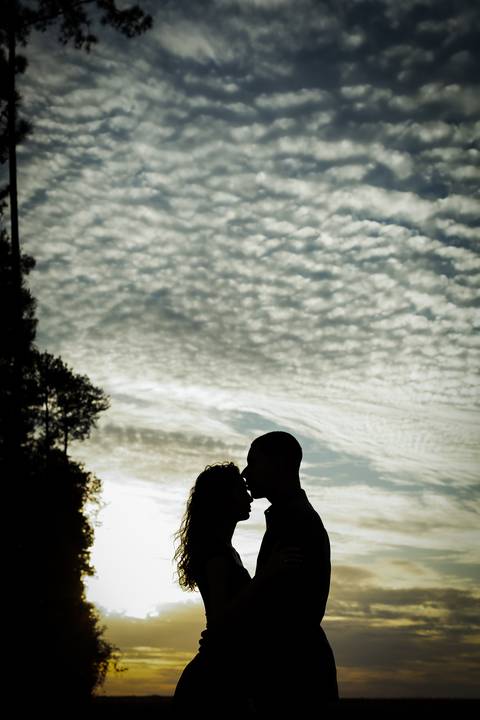 pre-wedding-casamento-ensaio-igreja-cerimonia-noiva-daniel-custodio-fotografias-de-casamento-uberlandia-fotografo-cerimonial-por-do-sol-vestido-terno-atelie-buque-buffet-chacara-banda-uberlandia-minas-gerais-goias-aragauri-brasil-chacara-pista-de dança-'