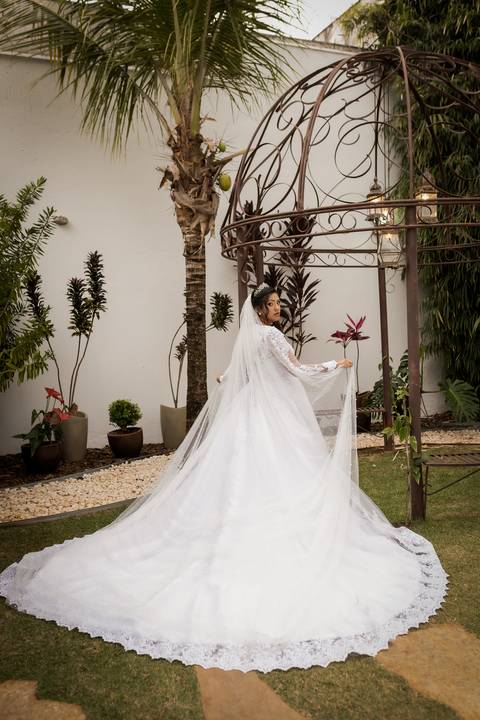 pre-wedding-casamento-ensaio-igreja-cerimonia-noiva-daniel-custodio-fotografias-de-casamento-uberlandia-fotografo-cerimonial-por-do-sol-vestido-terno-atelie-buque-buffet-chacara-banda-uberlandia-minas-gerais-goias-aragauri-brasil-chacara-pista-de dança-'