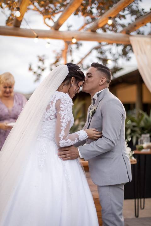 pre-wedding-casamento-ensaio-igreja-cerimonia-noiva-daniel-custodio-fotografias-de-casamento-uberlandia-fotografo-cerimonial-por-do-sol-vestido-terno-atelie-buque-buffet-chacara-banda-uberlandia-minas-gerais-goias-aragauri-brasil-chacara-pista-de dança-'