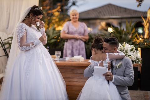 pre-wedding-casamento-ensaio-igreja-cerimonia-noiva-daniel-custodio-fotografias-de-casamento-uberlandia-fotografo-cerimonial-por-do-sol-vestido-terno-atelie-buque-buffet-chacara-banda-uberlandia-minas-gerais-goias-aragauri-brasil-chacara-pista-de dança-'