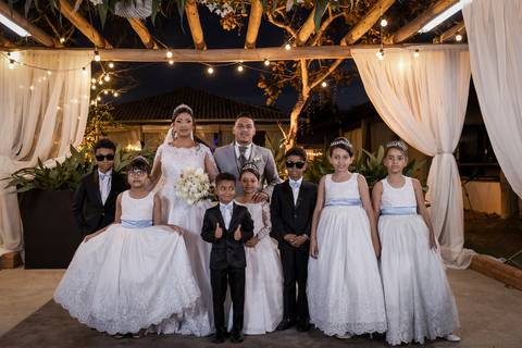 pre-wedding-casamento-ensaio-igreja-cerimonia-noiva-daniel-custodio-fotografias-de-casamento-uberlandia-fotografo-cerimonial-por-do-sol-vestido-terno-atelie-buque-buffet-chacara-banda-uberlandia-minas-gerais-goias-aragauri-brasil-chacara-pista-de dança-'