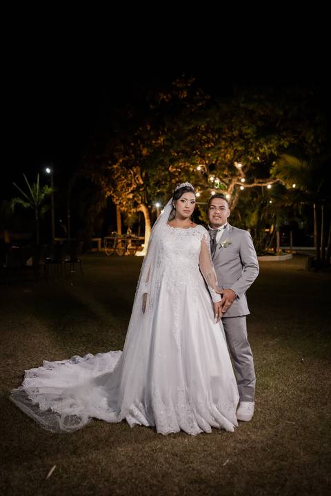 pre-wedding-casamento-ensaio-igreja-cerimonia-noiva-daniel-custodio-fotografias-de-casamento-uberlandia-fotografo-cerimonial-por-do-sol-vestido-terno-atelie-buque-buffet-chacara-banda-uberlandia-minas-gerais-goias-aragauri-brasil-chacara-pista-de dança-'