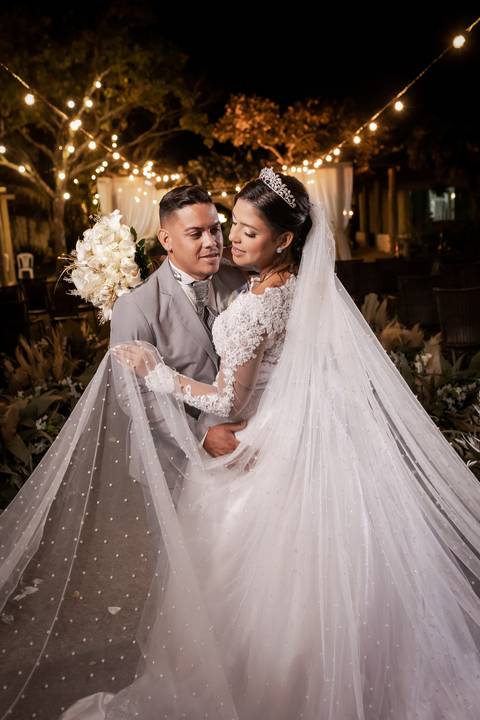 pre-wedding-casamento-ensaio-igreja-cerimonia-noiva-daniel-custodio-fotografias-de-casamento-uberlandia-fotografo-cerimonial-por-do-sol-vestido-terno-atelie-buque-buffet-chacara-banda-uberlandia-minas-gerais-goias-aragauri-brasil-chacara-pista-de dança-'