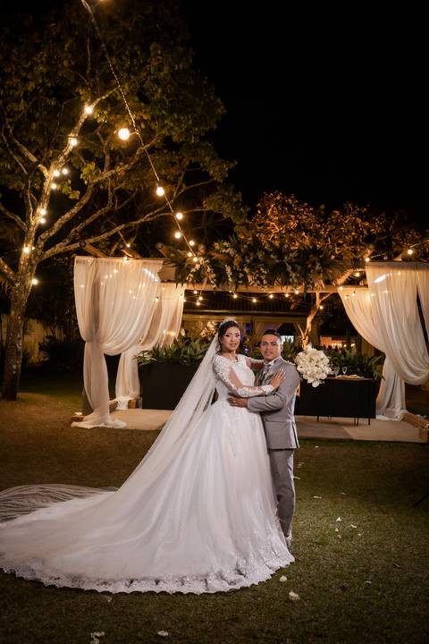 pre-wedding-casamento-ensaio-igreja-cerimonia-noiva-daniel-custodio-fotografias-de-casamento-uberlandia-fotografo-cerimonial-por-do-sol-vestido-terno-atelie-buque-buffet-chacara-banda-uberlandia-minas-gerais-goias-aragauri-brasil-chacara-pista-de dança-'