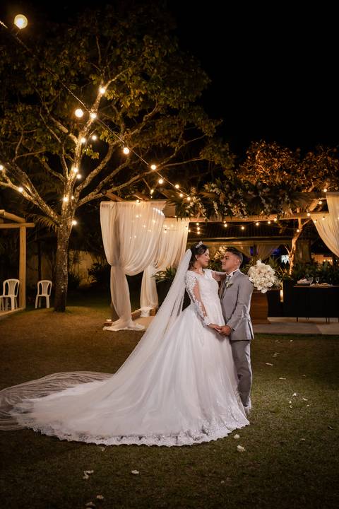 pre-wedding-casamento-ensaio-igreja-cerimonia-noiva-daniel-custodio-fotografias-de-casamento-uberlandia-fotografo-cerimonial-por-do-sol-vestido-terno-atelie-buque-buffet-chacara-banda-uberlandia-minas-gerais-goias-aragauri-brasil-chacara-pista-de dança-'