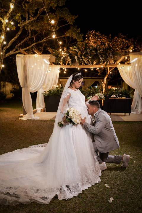 pre-wedding-casamento-ensaio-igreja-cerimonia-noiva-daniel-custodio-fotografias-de-casamento-uberlandia-fotografo-cerimonial-por-do-sol-vestido-terno-atelie-buque-buffet-chacara-banda-uberlandia-minas-gerais-goias-aragauri-brasil-chacara-pista-de dança-'