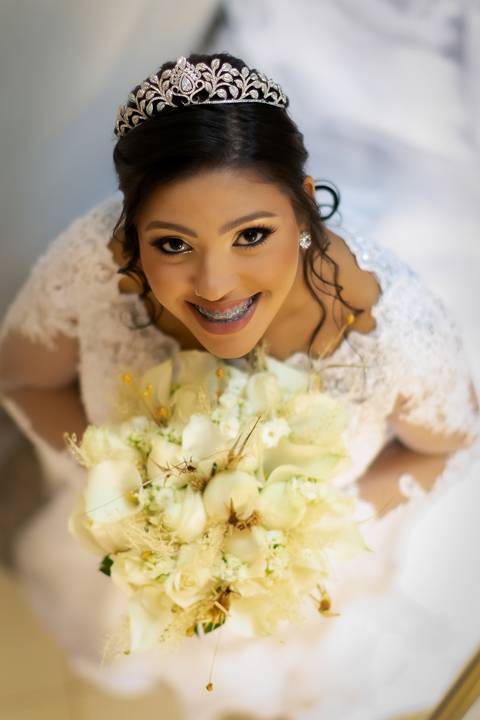 pre-wedding-casamento-ensaio-igreja-cerimonia-noiva-daniel-custodio-fotografias-de-casamento-uberlandia-fotografo-cerimonial-por-do-sol-vestido-terno-atelie-buque-buffet-chacara-banda-uberlandia-minas-gerais-goias-aragauri-brasil-chacara-pista-de dança-'