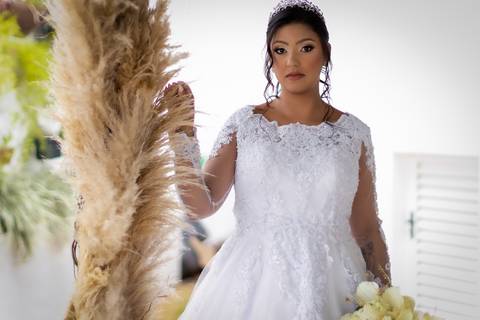 pre-wedding-casamento-ensaio-igreja-cerimonia-noiva-daniel-custodio-fotografias-de-casamento-uberlandia-fotografo-cerimonial-por-do-sol-vestido-terno-atelie-buque-buffet-chacara-banda-uberlandia-minas-gerais-goias-aragauri-brasil-chacara-pista-de dança-'