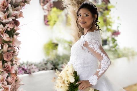 pre-wedding-casamento-ensaio-igreja-cerimonia-noiva-daniel-custodio-fotografias-de-casamento-uberlandia-fotografo-cerimonial-por-do-sol-vestido-terno-atelie-buque-buffet-chacara-banda-uberlandia-minas-gerais-goias-aragauri-brasil-chacara-pista-de dança-'