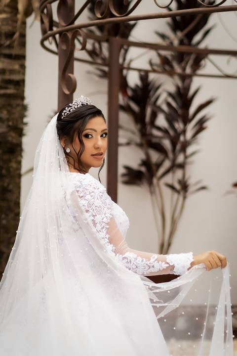 pre-wedding-casamento-ensaio-igreja-cerimonia-noiva-daniel-custodio-fotografias-de-casamento-uberlandia-fotografo-cerimonial-por-do-sol-vestido-terno-atelie-buque-buffet-chacara-banda-uberlandia-minas-gerais-goias-aragauri-brasil-chacara-pista-de dança-'