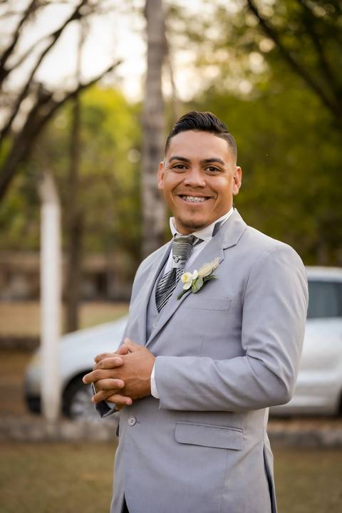 pre-wedding-casamento-ensaio-igreja-cerimonia-noiva-daniel-custodio-fotografias-de-casamento-uberlandia-fotografo-cerimonial-por-do-sol-vestido-terno-atelie-buque-buffet-chacara-banda-uberlandia-minas-gerais-goias-aragauri-brasil-chacara-pista-de dança-'