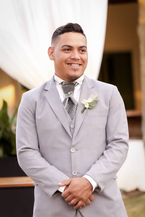 pre-wedding-casamento-ensaio-igreja-cerimonia-noiva-daniel-custodio-fotografias-de-casamento-uberlandia-fotografo-cerimonial-por-do-sol-vestido-terno-atelie-buque-buffet-chacara-banda-uberlandia-minas-gerais-goias-aragauri-brasil-chacara-pista-de dança-'