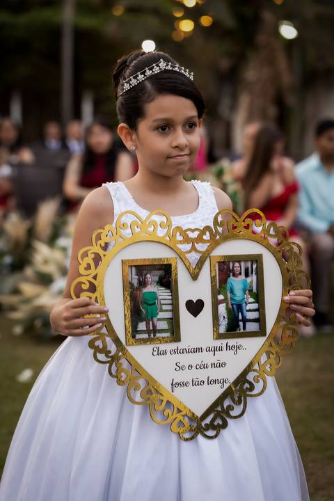 pre-wedding-casamento-ensaio-igreja-cerimonia-noiva-daniel-custodio-fotografias-de-casamento-uberlandia-fotografo-cerimonial-por-do-sol-vestido-terno-atelie-buque-buffet-chacara-banda-uberlandia-minas-gerais-goias-aragauri-brasil-chacara-pista-de dança-'