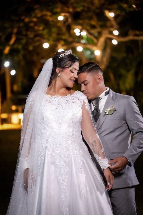 pre-wedding-casamento-ensaio-igreja-cerimonia-noiva-daniel-custodio-fotografias-de-casamento-uberlandia-fotografo-cerimonial-por-do-sol-vestido-terno-atelie-buque-buffet-chacara-banda-uberlandia-minas-gerais-goias-aragauri-brasil-chacara-pista-de dança-'