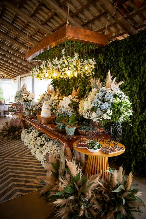 pre-wedding-casamento-ensaio-igreja-cerimonia-noiva-daniel-custodio-fotografias-de-casamento-uberlandia-fotografo-cerimonial-por-do-sol-vestido-terno-atelie-buque-buffet-chacara-banda-uberlandia-minas-gerais-goias-aragauri-brasil-chacara-pista-de dança-'