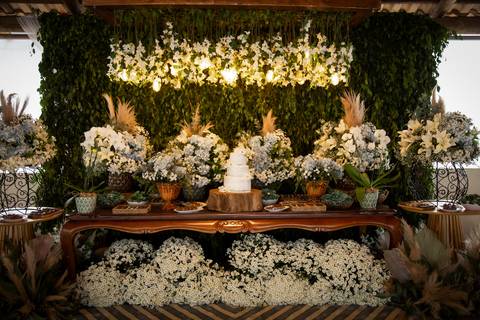 pre-wedding-casamento-ensaio-igreja-cerimonia-noiva-daniel-custodio-fotografias-de-casamento-uberlandia-fotografo-cerimonial-por-do-sol-vestido-terno-atelie-buque-buffet-chacara-banda-uberlandia-minas-gerais-goias-aragauri-brasil-chacara-pista-de dança-'