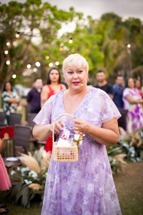 pre-wedding-casamento-ensaio-igreja-cerimonia-noiva-daniel-custodio-fotografias-de-casamento-uberlandia-fotografo-cerimonial-por-do-sol-vestido-terno-atelie-buque-buffet-chacara-banda-uberlandia-minas-gerais-goias-aragauri-brasil-chacara-pista-de dança-'