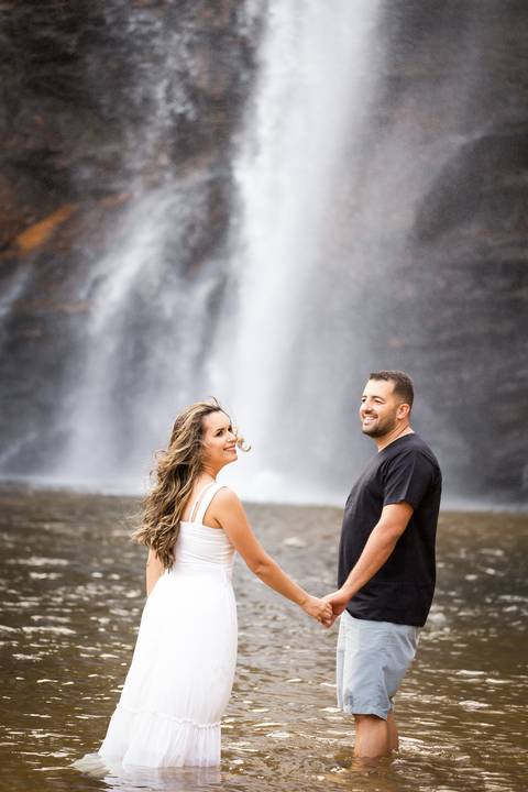 pre-wedding-casamento-ensaio-igreja-cerimonia-noiva-daniel-custodio-fotografias-de-casamento-uberlandia-fotografo-cerimonial-por-do-sol-vestido-terno-atelie-buque-buffet-chacara-banda-uberlandia-minas-gerais-goias-aragauri-brasil-chacara-pista-de dança-'