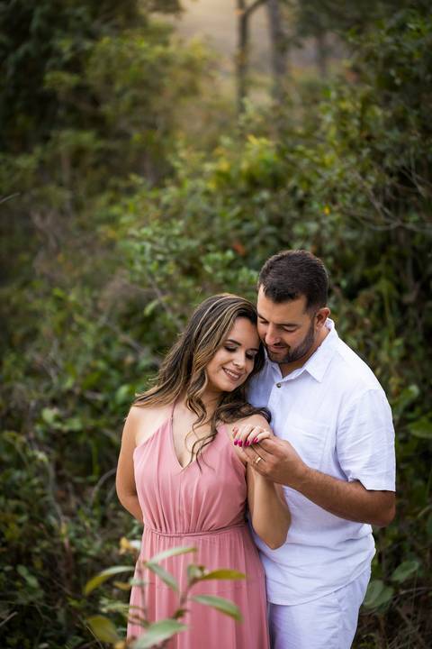 pre-wedding-casamento-ensaio-igreja-cerimonia-noiva-daniel-custodio-fotografias-de-casamento-uberlandia-fotografo-cerimonial-por-do-sol-vestido-terno-atelie-buque-buffet-chacara-banda-uberlandia-minas-gerais-goias-aragauri-brasil-chacara-pista-de dança-'