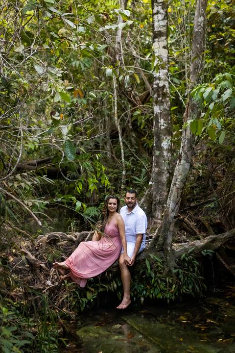 pre-wedding-casamento-ensaio-igreja-cerimonia-noiva-daniel-custodio-fotografias-de-casamento-uberlandia-fotografo-cerimonial-por-do-sol-vestido-terno-atelie-buque-buffet-chacara-banda-uberlandia-minas-gerais-goias-aragauri-brasil-chacara-pista-de dança-'