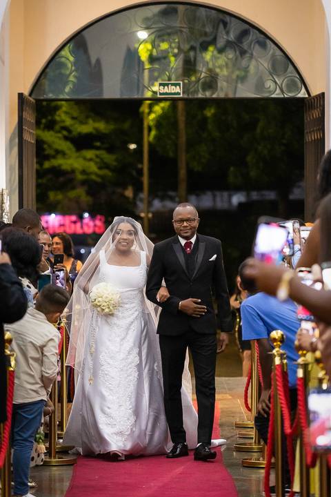 pre-wedding-casamento-ensaio-noiva-noivo-vestido-terno-make-maquiagem-civil-buque-cerimonia-cerimonial-foto-fotografo-retrato-igreja-madrinha-padrinho-dj-buffet-daniel-custodio-uberlandia-minas-gerais-por-do-sol-amor-aliança-fotos-anel-noivado-chacara-lov'