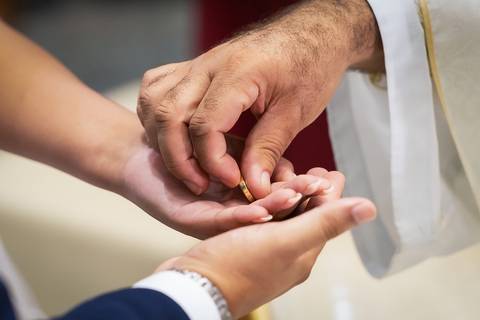 pre-wedding-casamento-ensaio-noiva-noivo-vestido-terno-make-maquiagem-civil-buque-cerimonia-cerimonial-foto-fotografo-retrato-igreja-madrinha-padrinho-dj-buffet-daniel-custodio-uberlandia-minas-gerais-por-do-sol-amor-aliança-fotos-anel-noivado-chacara-lov'