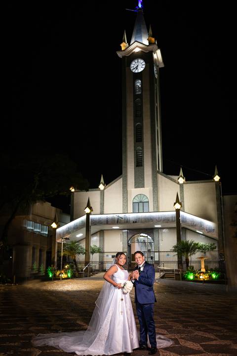 pre-wedding-casamento-ensaio-noiva-noivo-vestido-terno-make-maquiagem-civil-buque-cerimonia-cerimonial-foto-fotografo-retrato-igreja-madrinha-padrinho-dj-buffet-daniel-custodio-uberlandia-minas-gerais-por-do-sol-amor-aliança-fotos-anel-noivado-chacara-lov'