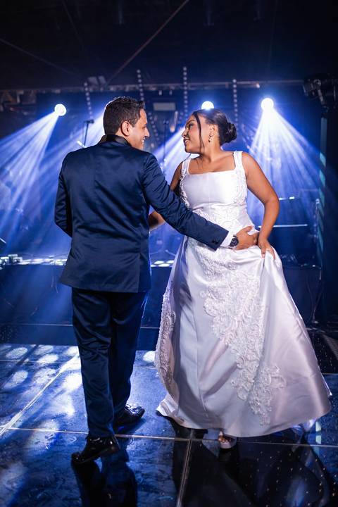 pre-wedding-casamento-ensaio-noiva-noivo-vestido-terno-make-maquiagem-civil-buque-cerimonia-cerimonial-foto-fotografo-retrato-igreja-madrinha-padrinho-dj-buffet-daniel-custodio-uberlandia-minas-gerais-por-do-sol-amor-aliança-fotos-anel-noivado-chacara-lov'