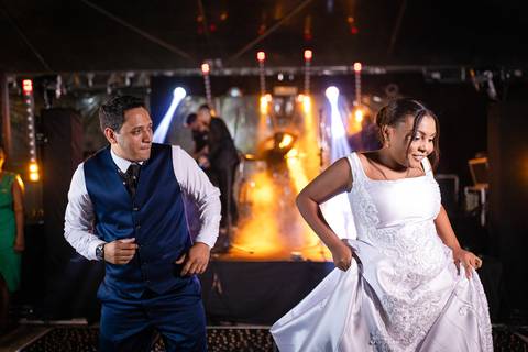 pre-wedding-casamento-ensaio-noiva-noivo-vestido-terno-make-maquiagem-civil-buque-cerimonia-cerimonial-foto-fotografo-retrato-igreja-madrinha-padrinho-dj-buffet-daniel-custodio-uberlandia-minas-gerais-por-do-sol-amor-aliança-fotos-anel-noivado-chacara-lov'