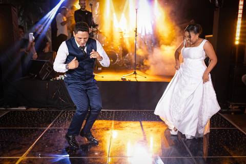 pre-wedding-casamento-ensaio-noiva-noivo-vestido-terno-make-maquiagem-civil-buque-cerimonia-cerimonial-foto-fotografo-retrato-igreja-madrinha-padrinho-dj-buffet-daniel-custodio-uberlandia-minas-gerais-por-do-sol-amor-aliança-fotos-anel-noivado-chacara-lov'