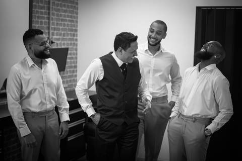 pre-wedding-casamento-ensaio-noiva-noivo-vestido-terno-make-maquiagem-civil-buque-cerimonia-cerimonial-foto-fotografo-retrato-igreja-madrinha-padrinho-dj-buffet-daniel-custodio-uberlandia-minas-gerais-por-do-sol-amor-aliança-fotos-anel-noivado-chacara-lov'