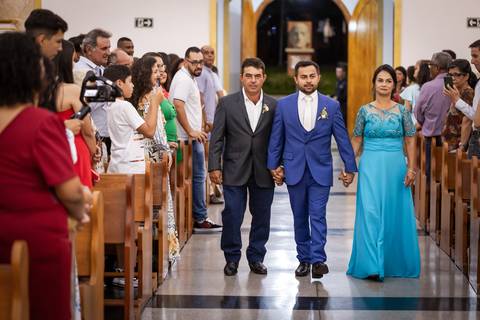 pre-wedding-casamento-ensaio-noiva-noivo-vestido-terno-make-maquiagem-civil-buque-cerimonia-cerimonial-foto-fotografo-retrato-igreja-madrinha-padrinho-dj-buffet-daniel-custodio-uberlandia-minas-gerais-por-do-sol-amor-aliança-fotos-anel-noivado-chacara-lov'