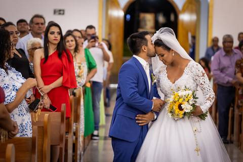 pre-wedding-casamento-ensaio-noiva-noivo-vestido-terno-make-maquiagem-civil-buque-cerimonia-cerimonial-foto-fotografo-retrato-igreja-madrinha-padrinho-dj-buffet-daniel-custodio-uberlandia-minas-gerais-por-do-sol-amor-aliança-fotos-anel-noivado-chacara-lov'