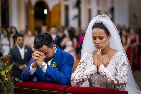 pre-wedding-casamento-ensaio-noiva-noivo-vestido-terno-make-maquiagem-civil-buque-cerimonia-cerimonial-foto-fotografo-retrato-igreja-madrinha-padrinho-dj-buffet-daniel-custodio-uberlandia-minas-gerais-por-do-sol-amor-aliança-fotos-anel-noivado-chacara-lov'