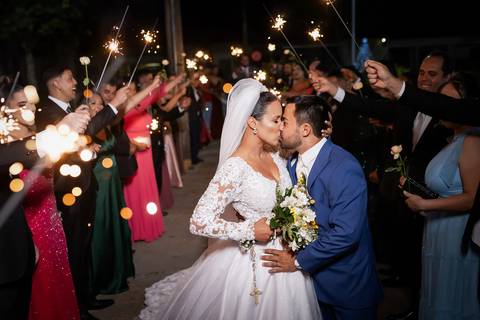 pre-wedding-casamento-ensaio-noiva-noivo-vestido-terno-make-maquiagem-civil-buque-cerimonia-cerimonial-foto-fotografo-retrato-igreja-madrinha-padrinho-dj-buffet-daniel-custodio-uberlandia-minas-gerais-por-do-sol-amor-aliança-fotos-anel-noivado-chacara-lov'