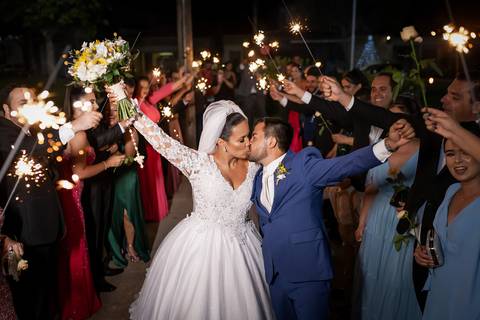 pre-wedding-casamento-ensaio-noiva-noivo-vestido-terno-make-maquiagem-civil-buque-cerimonia-cerimonial-foto-fotografo-retrato-igreja-madrinha-padrinho-dj-buffet-daniel-custodio-uberlandia-minas-gerais-por-do-sol-amor-aliança-fotos-anel-noivado-chacara-lov'