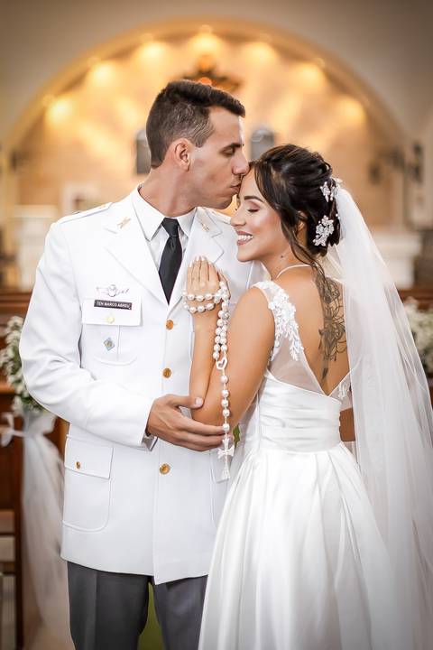 pre-wedding-casamento-ensaio-noiva-noivo-vestido-terno-make-maquiagem-civil-buque-cerimonia-cerimonial-foto-fotografo-retrato-igreja-madrinha-padrinho-dj-buffet-daniel-custodio-uberlandia-minas-gerais-por-do-sol-amor-aliança-fotos-anel-noivado-chacara-lov'