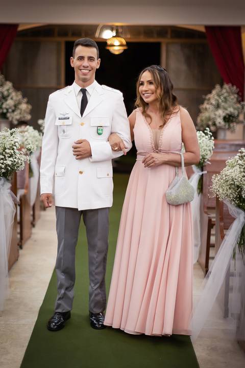 pre-wedding-casamento-ensaio-noiva-noivo-vestido-terno-make-maquiagem-civil-buque-cerimonia-cerimonial-foto-fotografo-retrato-igreja-madrinha-padrinho-dj-buffet-daniel-custodio-uberlandia-minas-gerais-por-do-sol-amor-aliança-fotos-anel-noivado-chacara-lov'