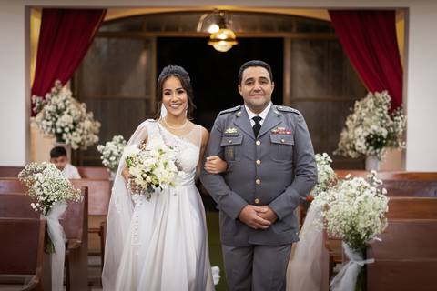 pre-wedding-casamento-ensaio-noiva-noivo-vestido-terno-make-maquiagem-civil-buque-cerimonia-cerimonial-foto-fotografo-retrato-igreja-madrinha-padrinho-dj-buffet-daniel-custodio-uberlandia-minas-gerais-por-do-sol-amor-aliança-fotos-anel-noivado-chacara-lov'