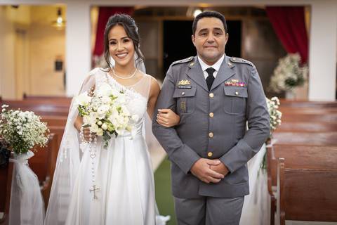 pre-wedding-casamento-ensaio-noiva-noivo-vestido-terno-make-maquiagem-civil-buque-cerimonia-cerimonial-foto-fotografo-retrato-igreja-madrinha-padrinho-dj-buffet-daniel-custodio-uberlandia-minas-gerais-por-do-sol-amor-aliança-fotos-anel-noivado-chacara-lov'