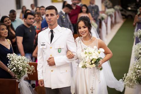 pre-wedding-casamento-ensaio-noiva-noivo-vestido-terno-make-maquiagem-civil-buque-cerimonia-cerimonial-foto-fotografo-retrato-igreja-madrinha-padrinho-dj-buffet-daniel-custodio-uberlandia-minas-gerais-por-do-sol-amor-aliança-fotos-anel-noivado-chacara-lov'