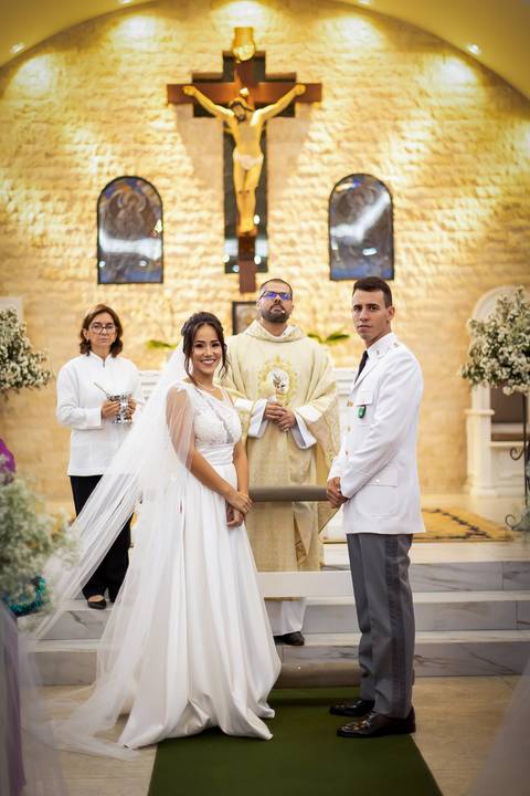 pre-wedding-casamento-ensaio-noiva-noivo-vestido-terno-make-maquiagem-civil-buque-cerimonia-cerimonial-foto-fotografo-retrato-igreja-madrinha-padrinho-dj-buffet-daniel-custodio-uberlandia-minas-gerais-por-do-sol-amor-aliança-fotos-anel-noivado-chacara-lov'