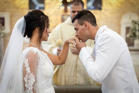 pre-wedding-casamento-ensaio-noiva-noivo-vestido-terno-make-maquiagem-civil-buque-cerimonia-cerimonial-foto-fotografo-retrato-igreja-madrinha-padrinho-dj-buffet-daniel-custodio-uberlandia-minas-gerais-por-do-sol-amor-aliança-fotos-anel-noivado-chacara-lov'