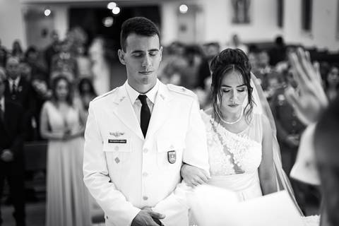 pre-wedding-casamento-ensaio-noiva-noivo-vestido-terno-make-maquiagem-civil-buque-cerimonia-cerimonial-foto-fotografo-retrato-igreja-madrinha-padrinho-dj-buffet-daniel-custodio-uberlandia-minas-gerais-por-do-sol-amor-aliança-fotos-anel-noivado-chacara-lov'