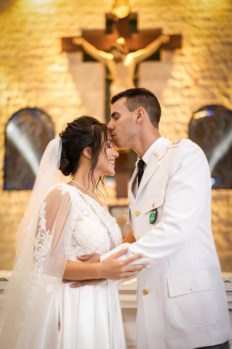 pre-wedding-casamento-ensaio-noiva-noivo-vestido-terno-make-maquiagem-civil-buque-cerimonia-cerimonial-foto-fotografo-retrato-igreja-madrinha-padrinho-dj-buffet-daniel-custodio-uberlandia-minas-gerais-por-do-sol-amor-aliança-fotos-anel-noivado-chacara-lov'