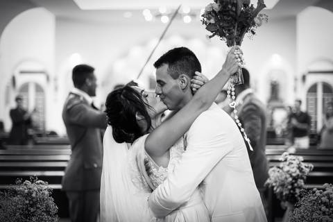 pre-wedding-casamento-ensaio-noiva-noivo-vestido-terno-make-maquiagem-civil-buque-cerimonia-cerimonial-foto-fotografo-retrato-igreja-madrinha-padrinho-dj-buffet-daniel-custodio-uberlandia-minas-gerais-por-do-sol-amor-aliança-fotos-anel-noivado-chacara-lov'