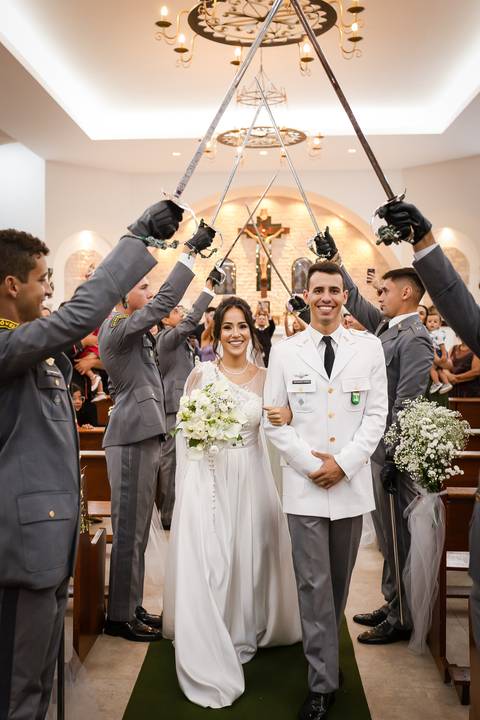 pre-wedding-casamento-ensaio-noiva-noivo-vestido-terno-make-maquiagem-civil-buque-cerimonia-cerimonial-foto-fotografo-retrato-igreja-madrinha-padrinho-dj-buffet-daniel-custodio-uberlandia-minas-gerais-por-do-sol-amor-aliança-fotos-anel-noivado-chacara-lov'