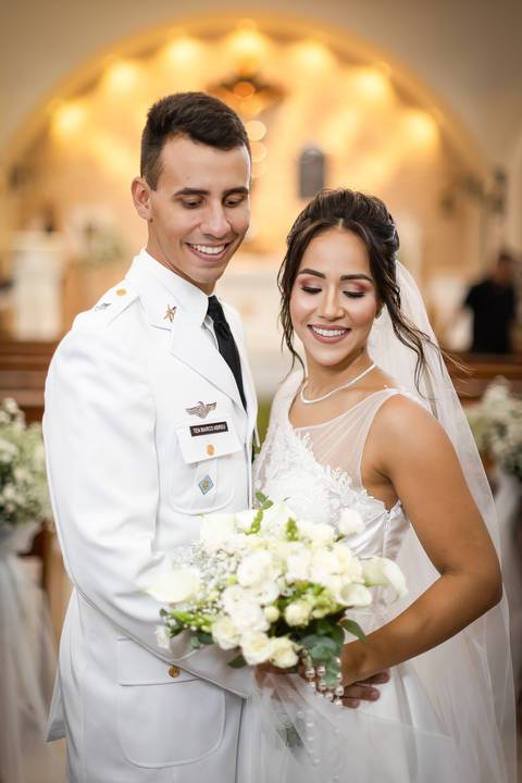 pre-wedding-casamento-ensaio-noiva-noivo-vestido-terno-make-maquiagem-civil-buque-cerimonia-cerimonial-foto-fotografo-retrato-igreja-madrinha-padrinho-dj-buffet-daniel-custodio-uberlandia-minas-gerais-por-do-sol-amor-aliança-fotos-anel-noivado-chacara-lov'