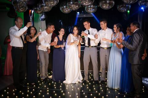 pre-wedding-casamento-ensaio-noiva-noivo-vestido-terno-make-maquiagem-civil-buque-cerimonia-cerimonial-foto-fotografo-retrato-igreja-madrinha-padrinho-dj-buffet-daniel-custodio-uberlandia-minas-gerais-por-do-sol-amor-aliança-fotos-anel-noivado-chacara-lov'