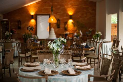 casamento-casar-noiva-noivo-vestido-make-maquiagem-cabelo-atelie-buque-padrinha-padrinho-espaço-studio-mãe-avó-foto-fotografias-retrato-fotografo-daniel-custodio-uberlandia-minas-gerais-amor-barbeiro-choffer-banda-buffet-cerimonial-chacara-padre-igreja-oi'